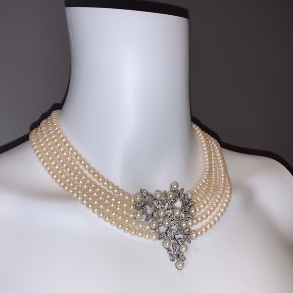 NWOT Gorgeous Faux Pearl Necklace with Pendant and Drop Back - Picture 4 of 5